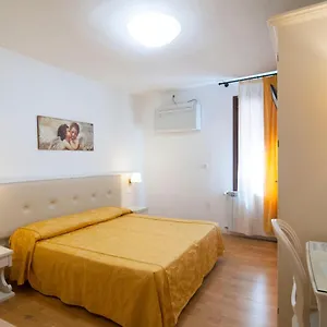 Otel Ai Tolentini Venedik